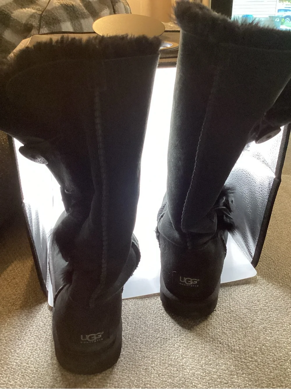 UGG Women’s Bailey Button Black Triplet II sz 9 LIKE NEW,